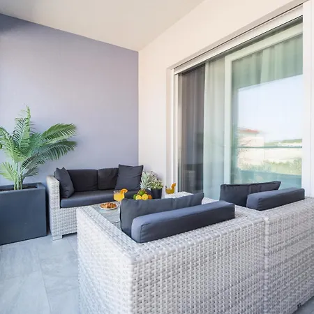 Apartament Pjero *
